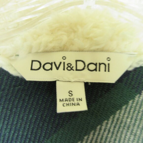 Davi & Dani Leading the Way Full Size Plaid Shacket with Faux Fur Collar Size S - Picture 3 of 11